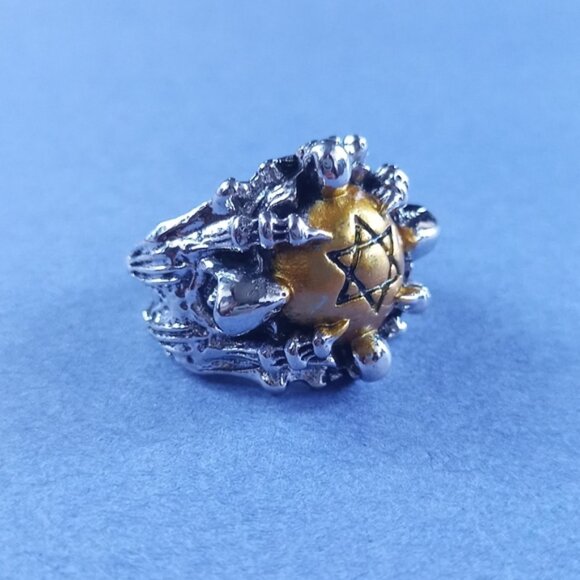 π Clawed Pentagram Golden Skull Heavy Metal Ring β Size 10 (Unisex) - Picture 1 of 4